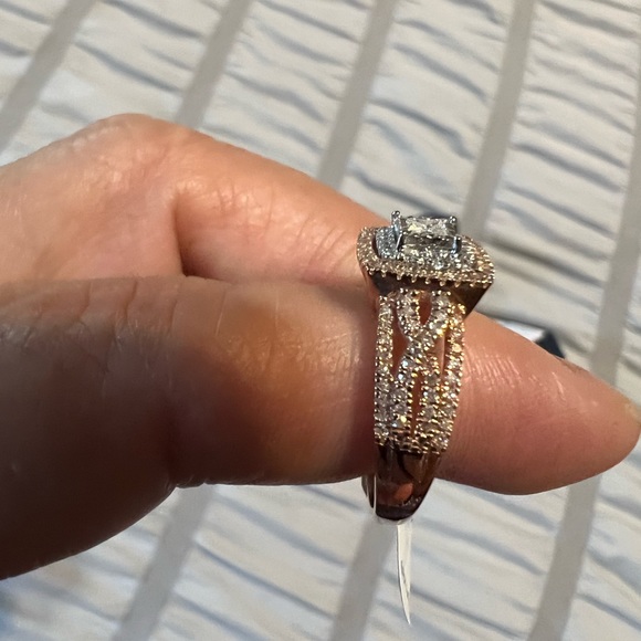 1/4 CTTW Genuine Diamond Ring - Picture 4 of 10